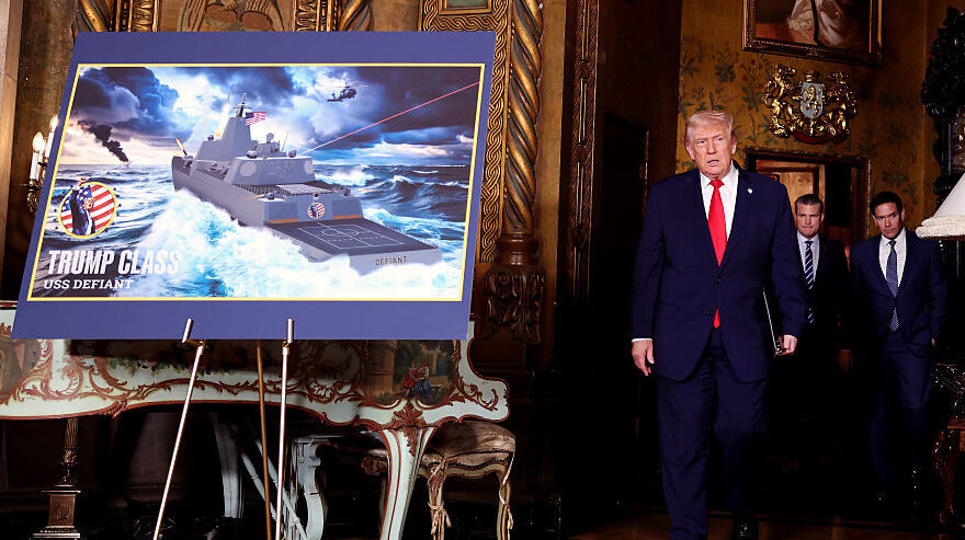 ABD Başkanı Trump, 'Altın Filo' için yeni nesil savaş gemisi üretimine başlayacaklarını açıkladı