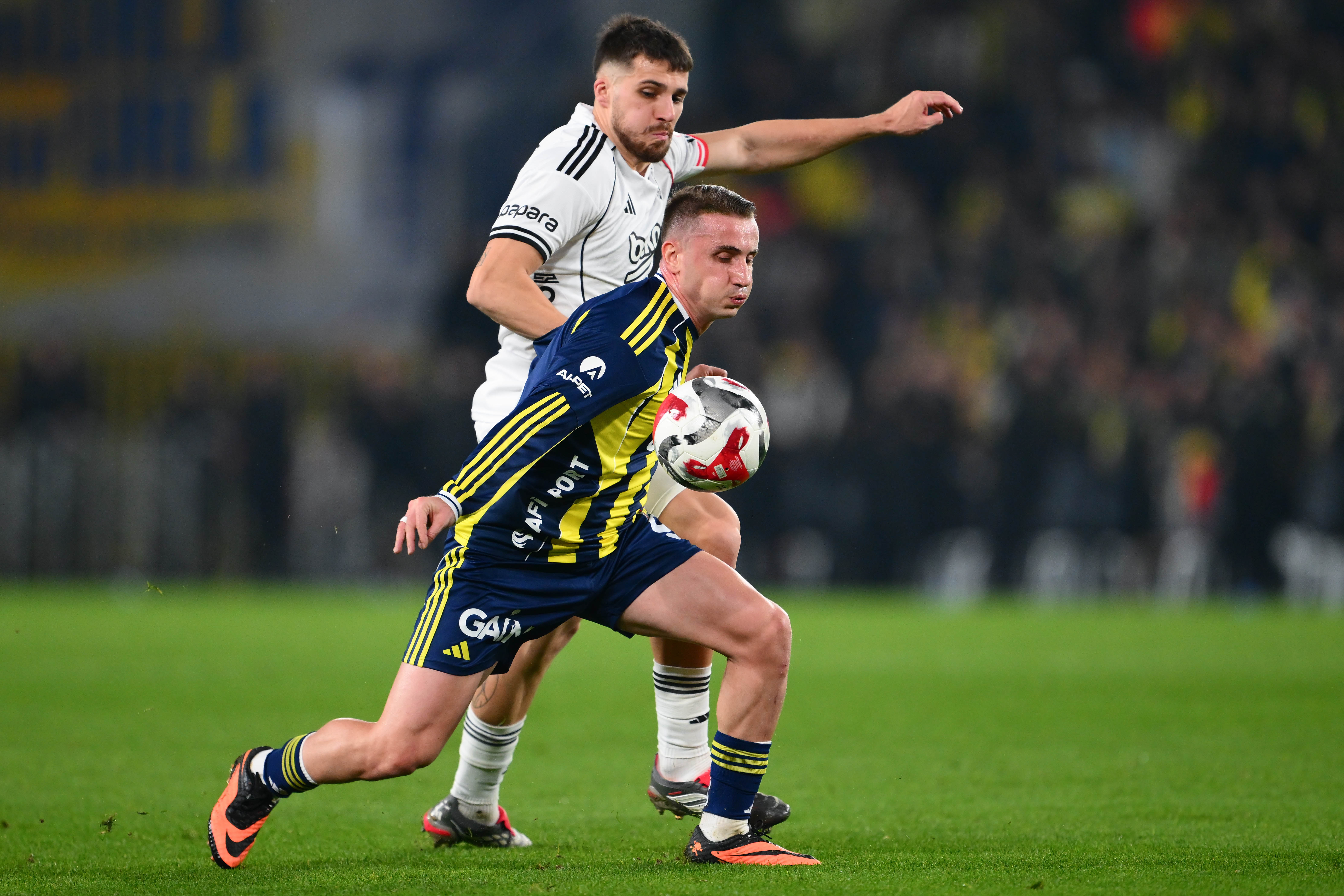 Fenerbahçe - Beşiktaş Derbisinde İlk Yarı Eşitlikle Geçildi