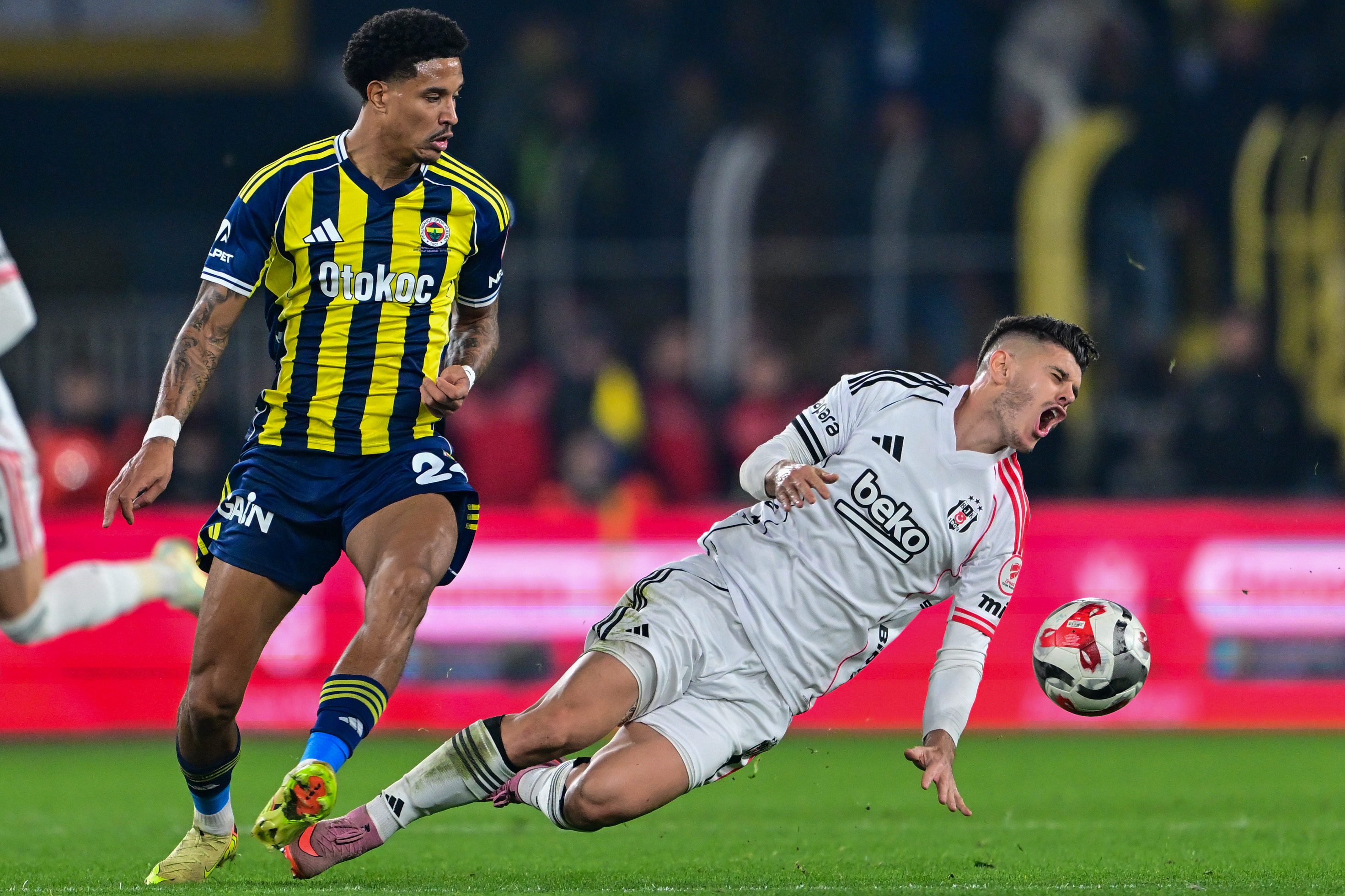 Kartal Pençesi: Beşiktaş Deplasmanda Fenerbahçe'yi Cerny ile Yıktı!