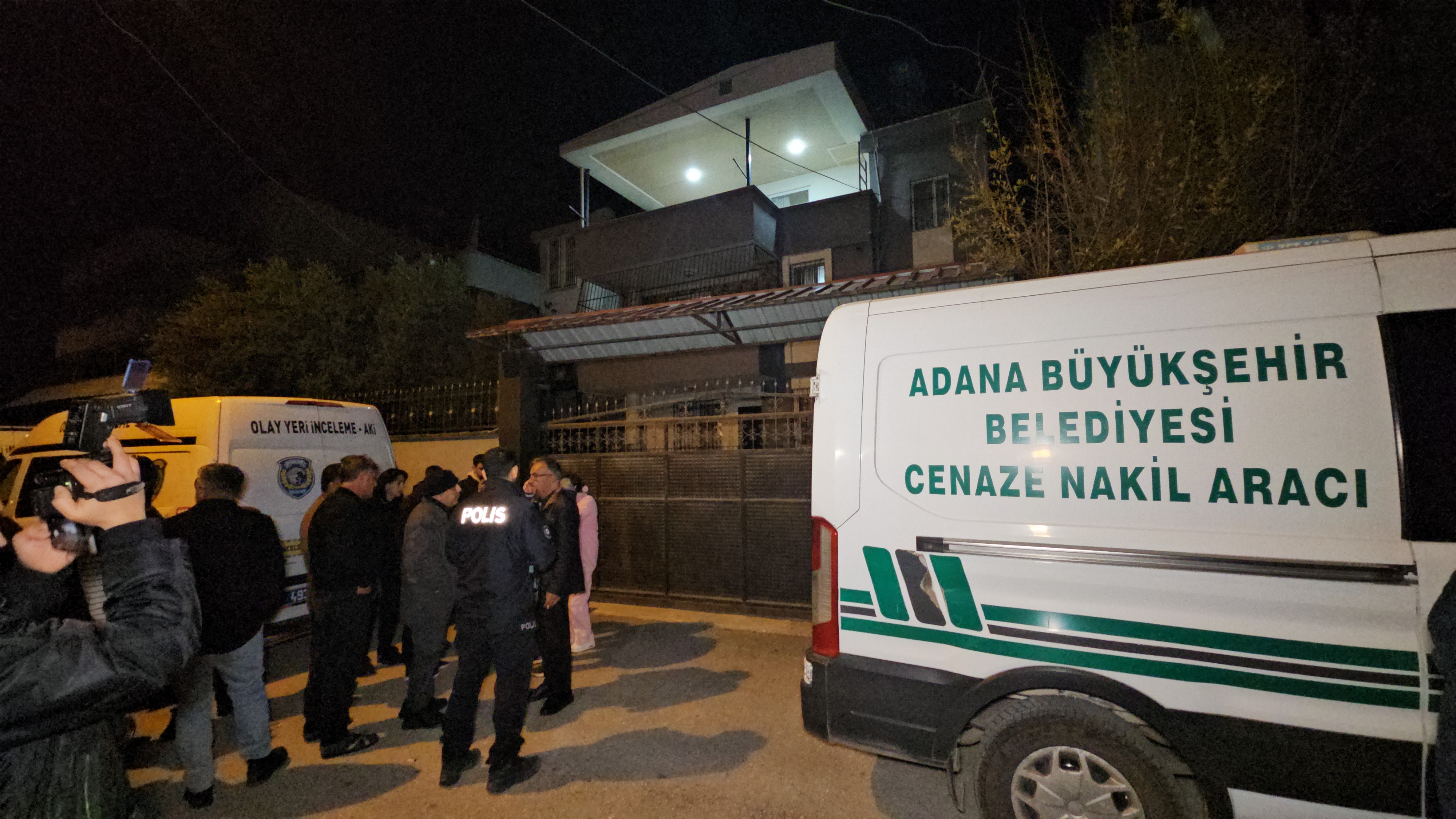Adana'da Aile Faciası: Baba İki Çocuğunu Öldürüp Yaşamına Son Verdi