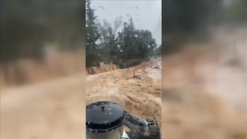 Datça'da sağanak yağış sonrası dere yatağında seferberlik
