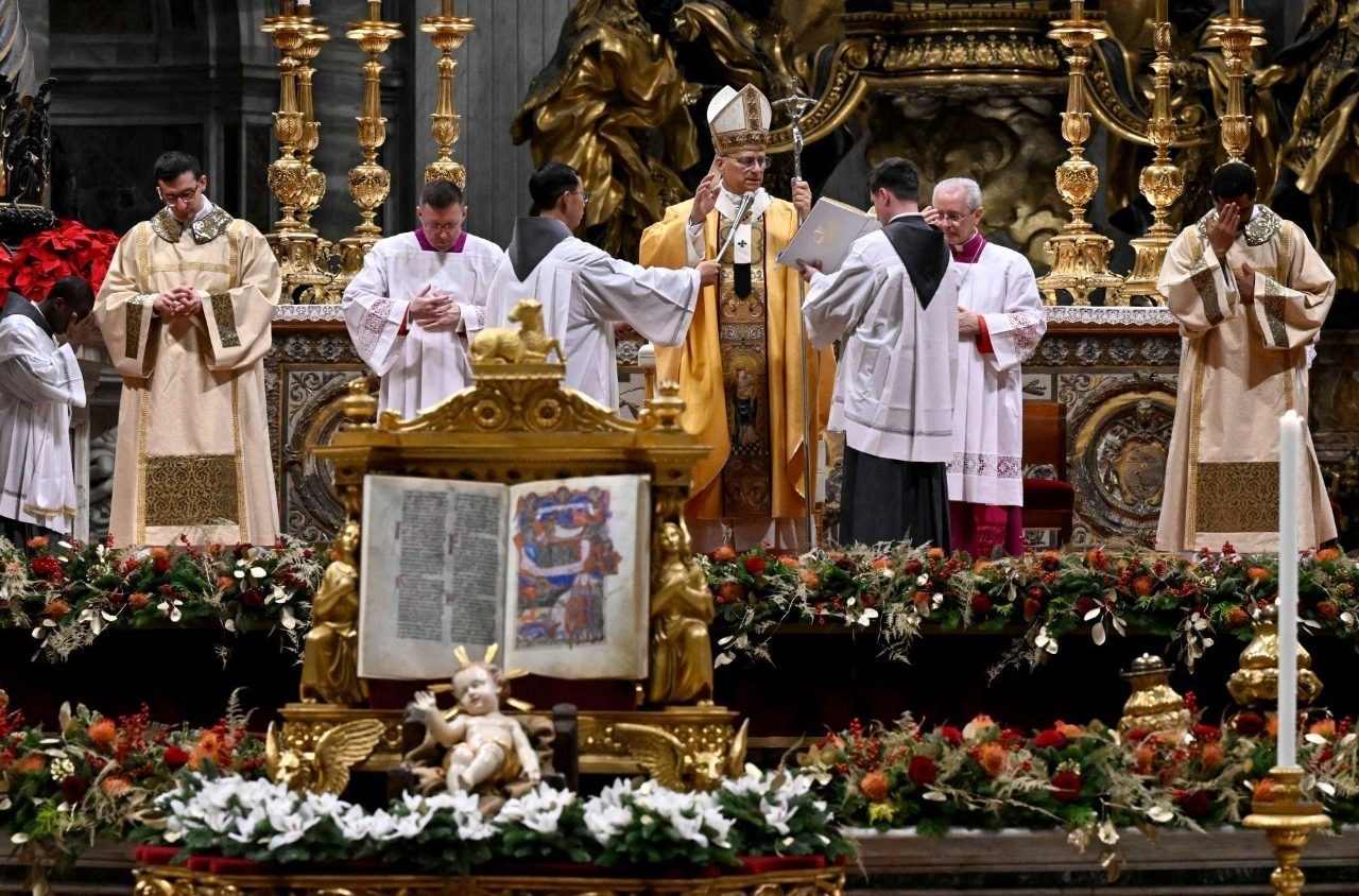 Papa 14'üncü Leo, Vatikan'da ilk Noel ayinini yönetti