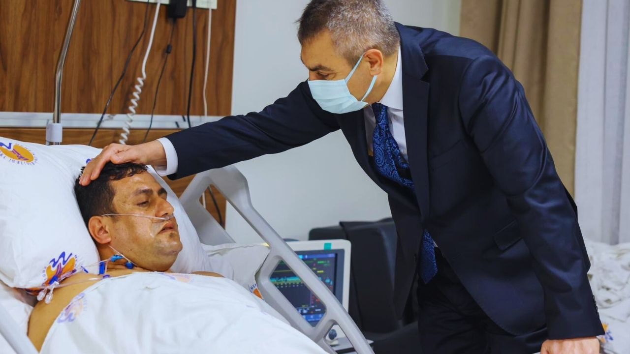 12 yaşındaki öğrencisinin vurduğu öğretmene Bakan Tekin'den ziyaret! 