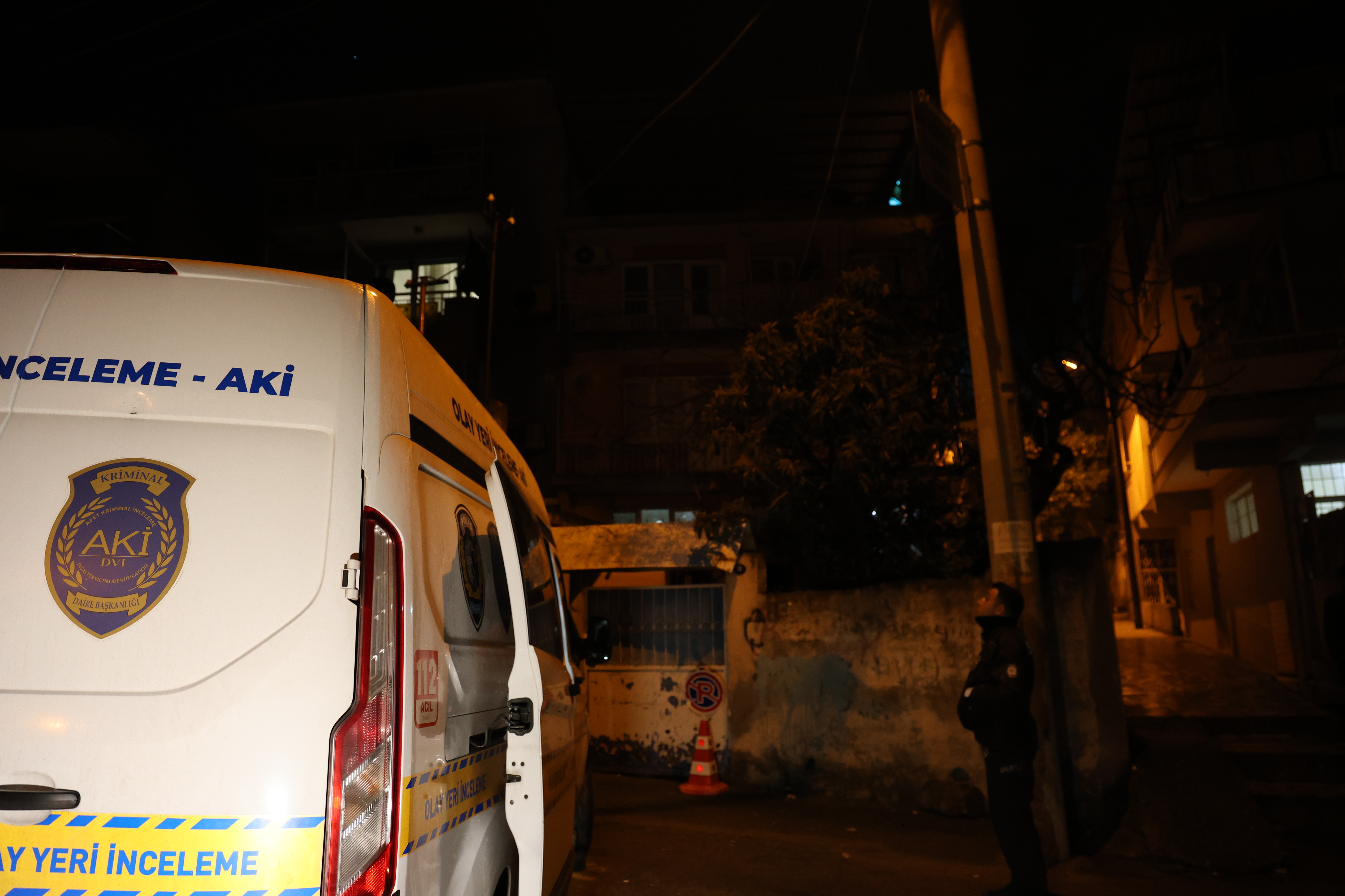 İzmir'de eve giren hırsızların bıçakladığı kişi öldü