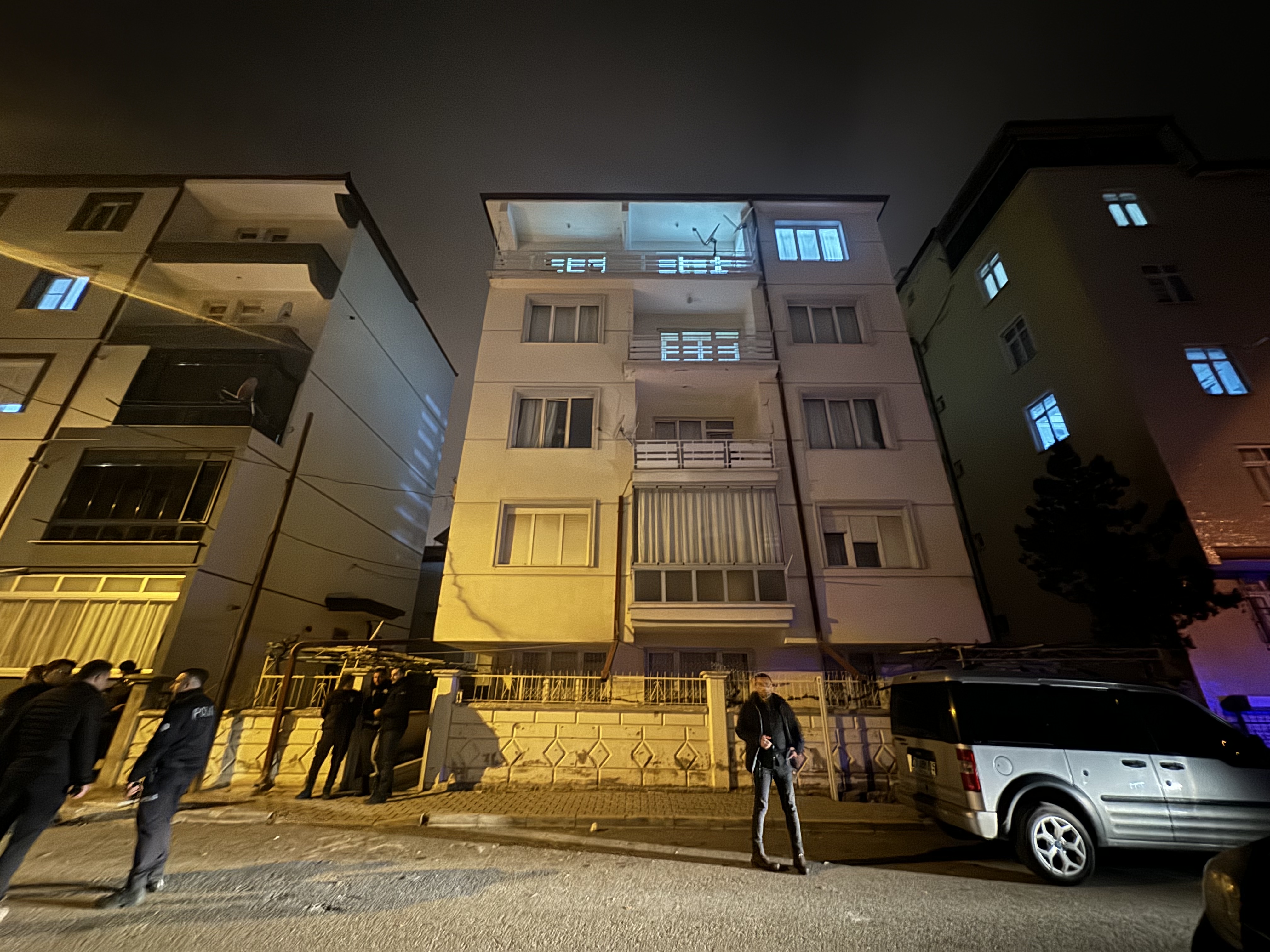 Boşanma Aşamasındaki Eşini Öldürdü, Ardından İntihar etti