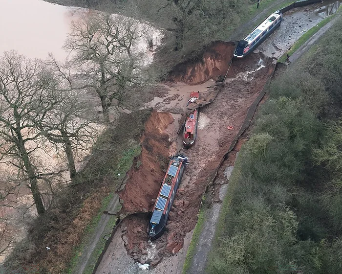 200 Yıllık Set Çöktü: Shropshire Kanalı'nda Devasa Obruk