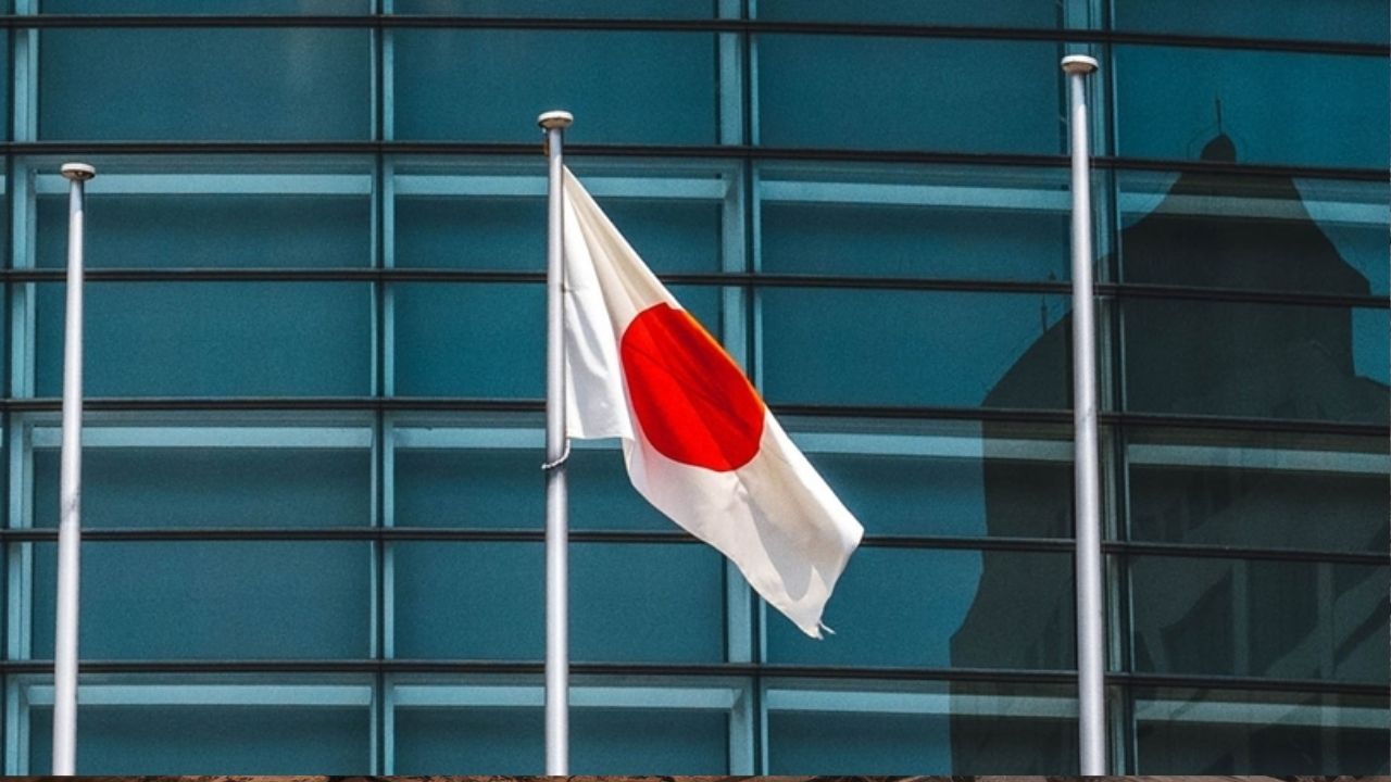 Japonya'da fabrikaya saldırı! Çevresindeki herkesi bıçakladı 