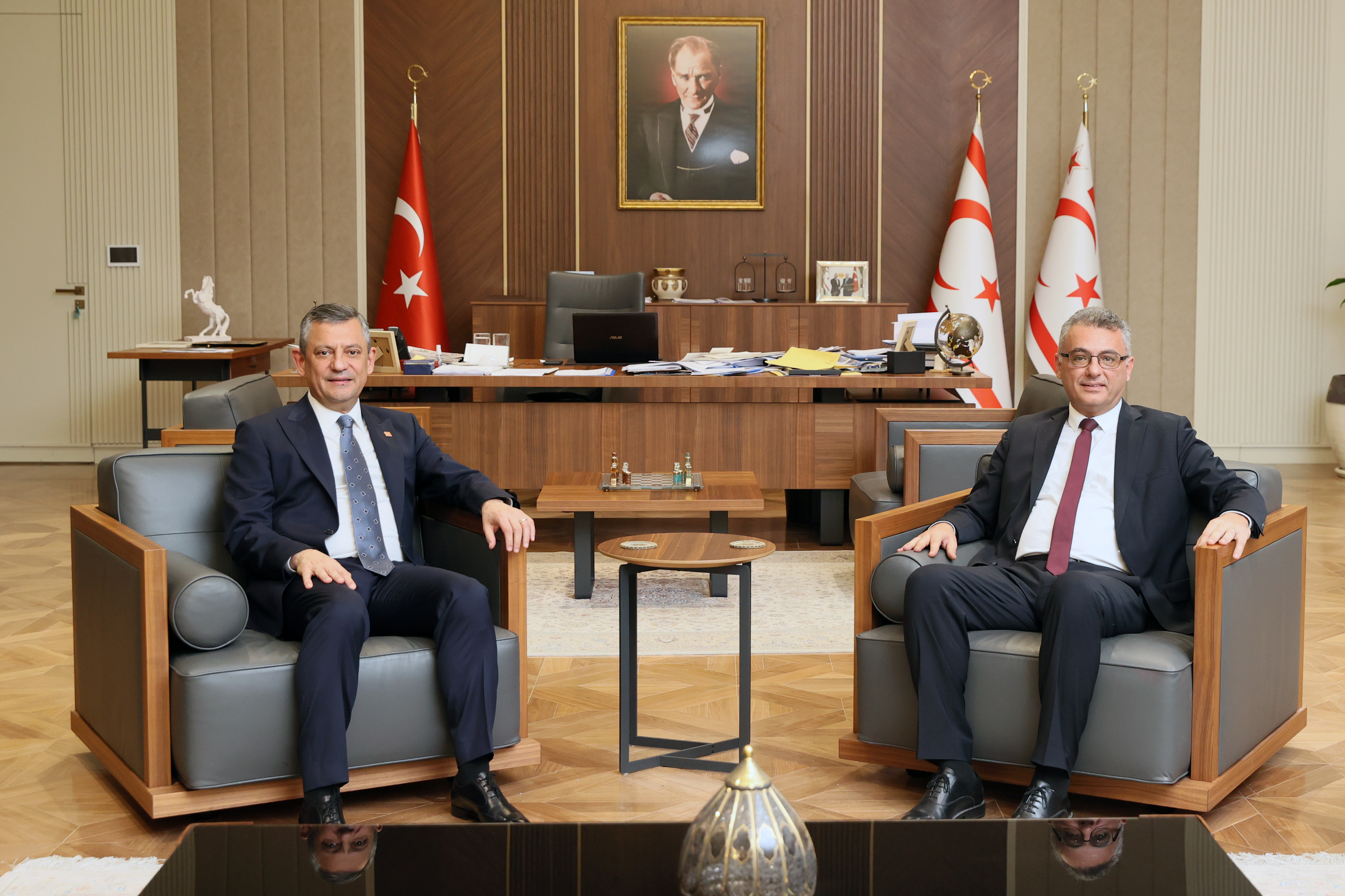 CHP Genel Başkanı Özel, KKTC Cumhurbaşkanı Erhürman ile görüştü