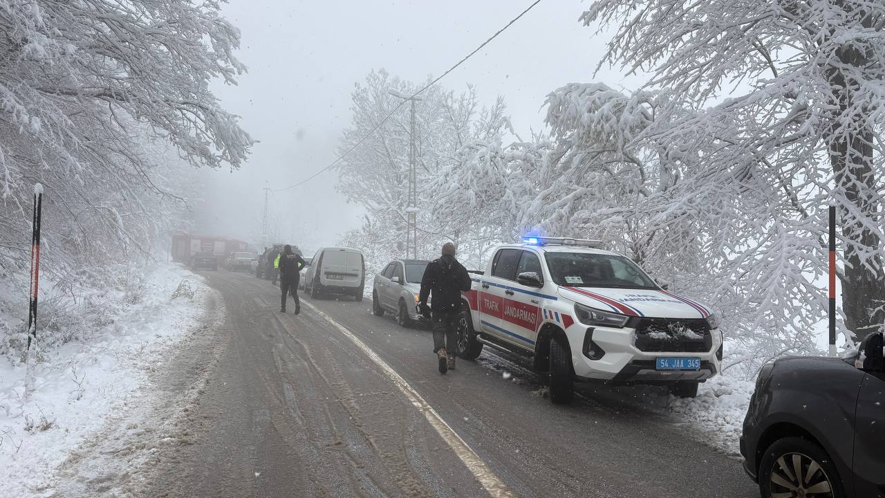 Kar Yağışı Kazaları Beraberinde Getirdi: Zonguldak ve Sakarya'da 5 Kişi Yaralandı
