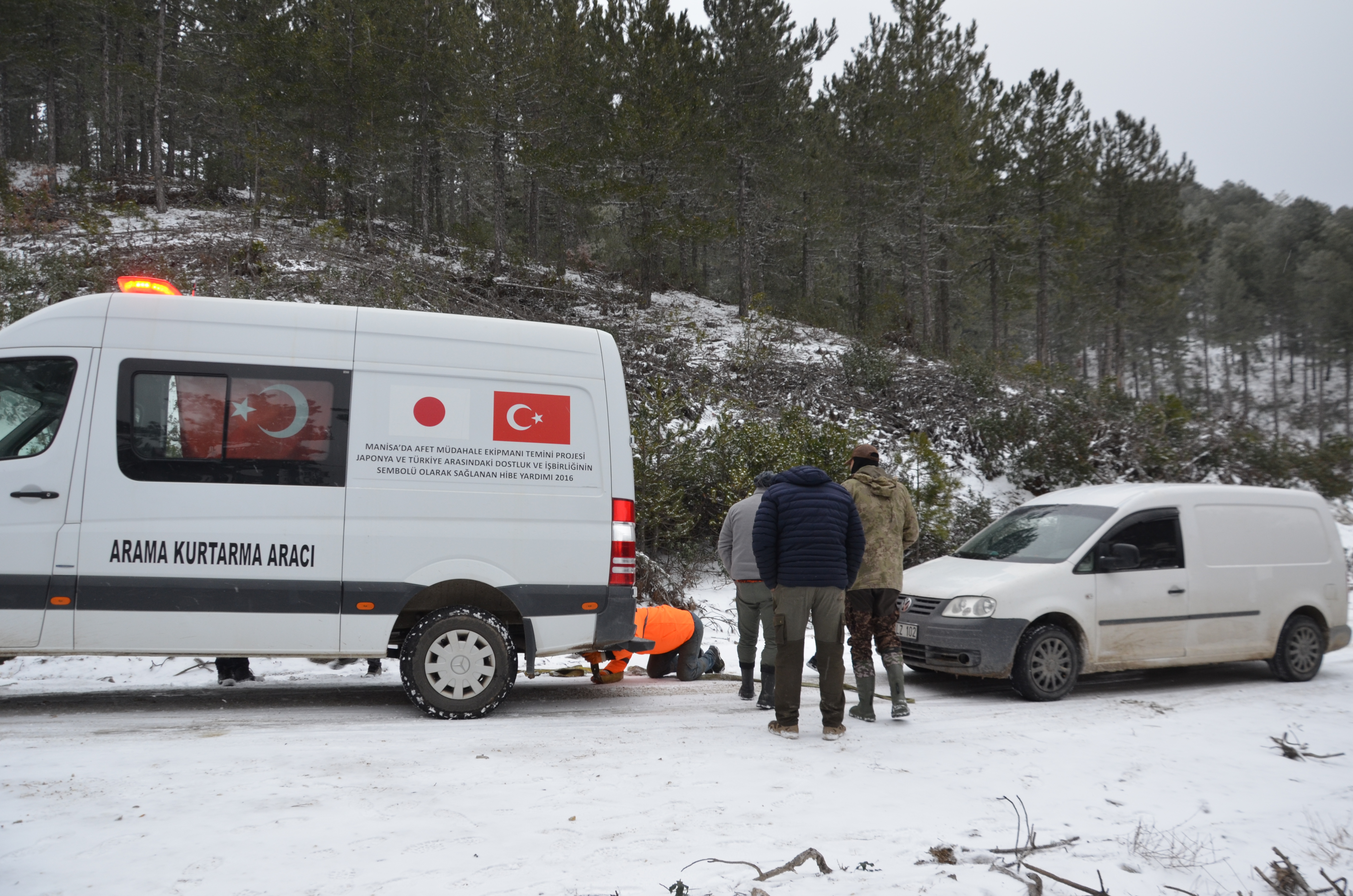 Manisa'da dağda mahsur kalan 3 avcı kurtarıldı