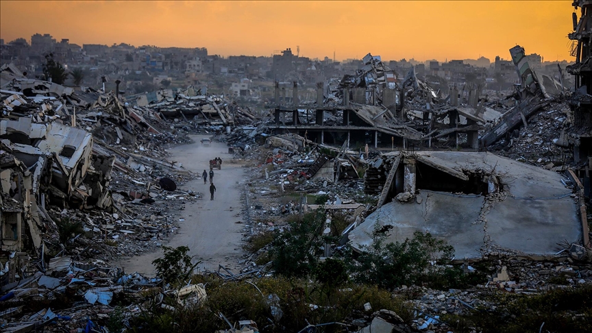 Gazze'de bombalanan binanın duvarı çöktü: 1 ölü