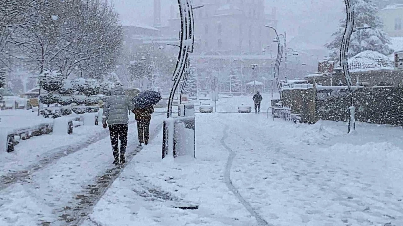 Bolu'da olumsuz hava koşulları nedeniyle eğitime 1 gün ara verildi