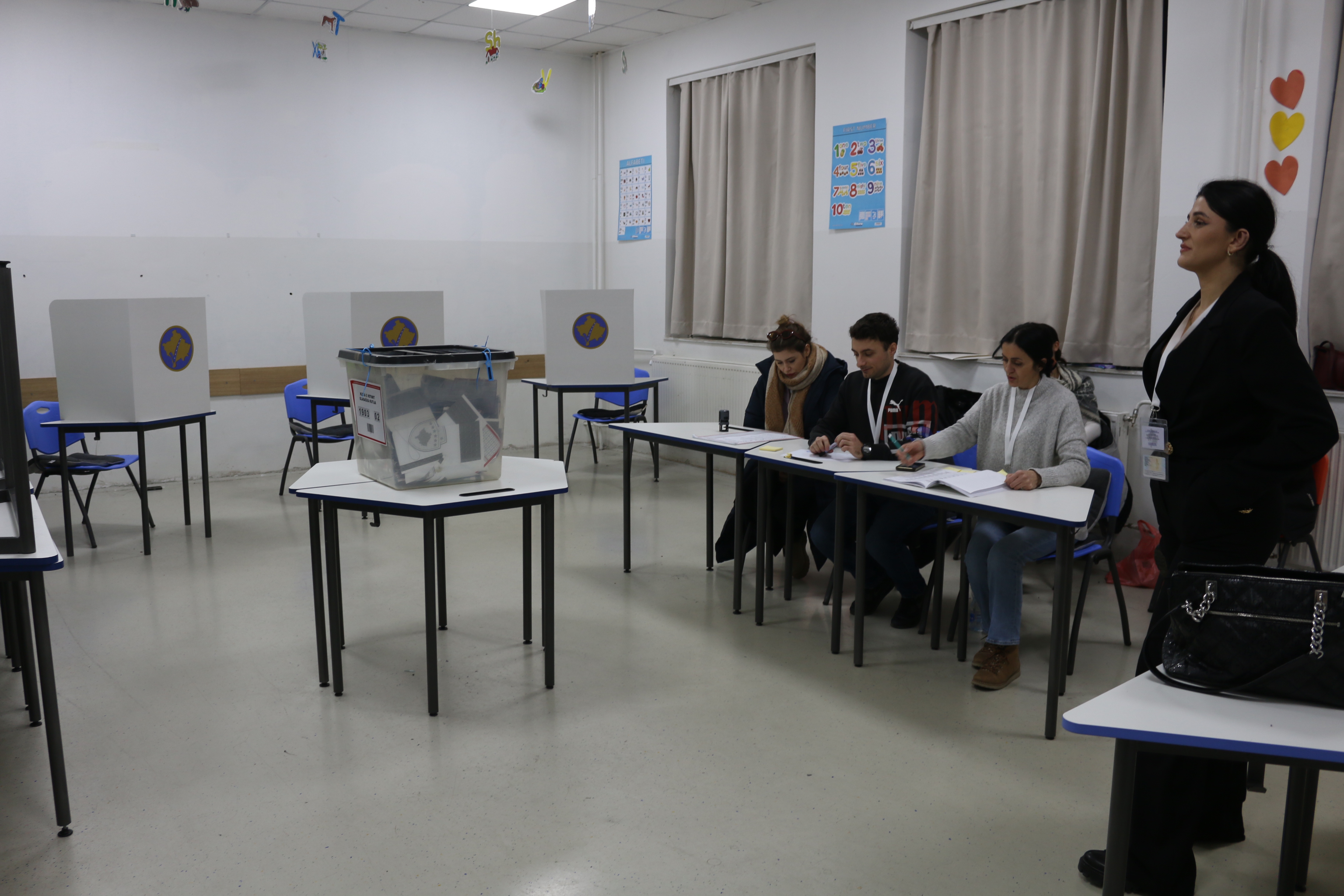 Kosova'da Erken Genel Seçim Tamamlandı: Sandıklar Kapandı, Sayım Başladı