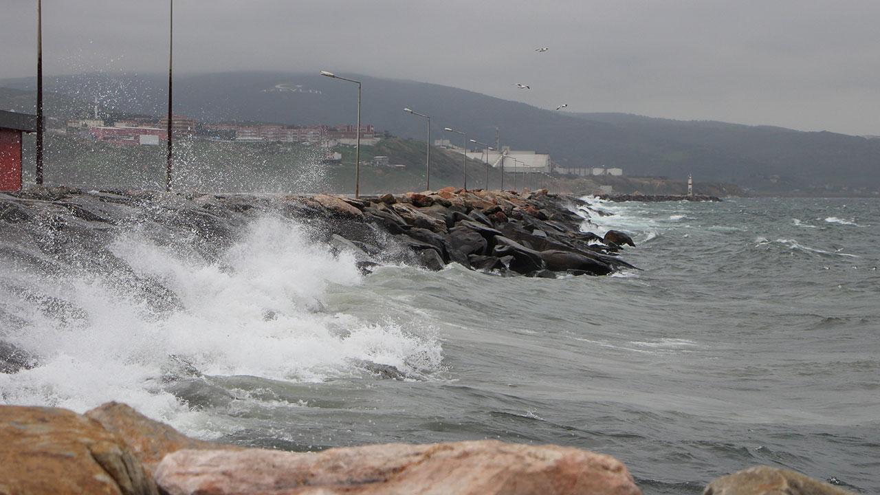 İstanbul Valiliği Marmara Denizi için fırtına uyarısında bulundu