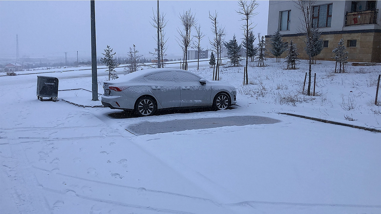 Elazığ'da olumsuz hava koşulları nedeniyle eğitime 2 gün daha ara verildi