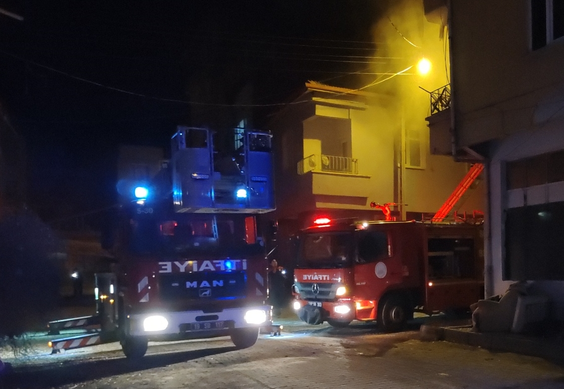 Çorum'da çıkan yangında 10 kişi dumandan etkilendi