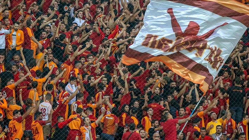 Erden Timur'un Tutuklanmasının Ardından Galatasaray Tribünlerinden Yönetim İstifa Sesleri