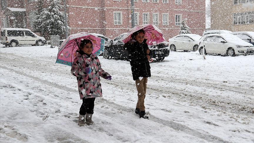 Bitlis'te Eğitime Kar Engeli