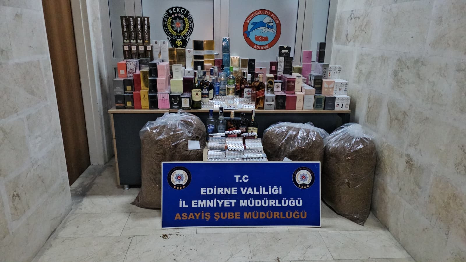 Edirne'de Depoya Baskın: Kaçak İçki ve Uyuşturucu Ele Geçirildi