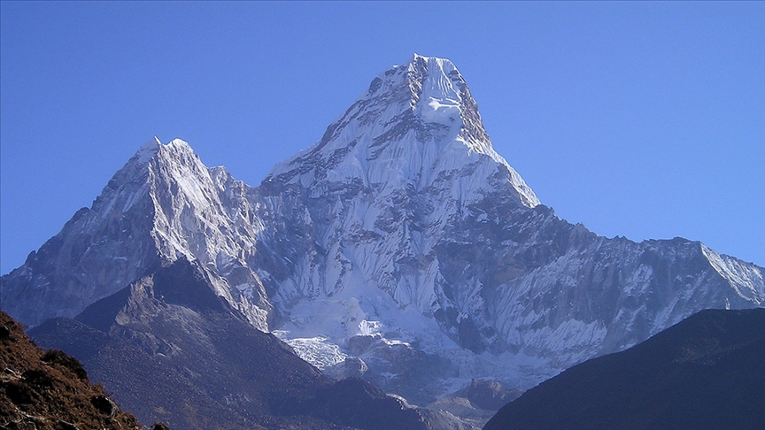 Everest'te çöp krizi: Nepal 4 bin dolarlık depozito sistemini kaldırıyor