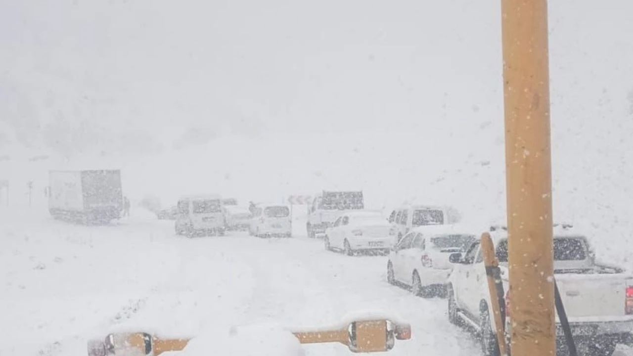 Siirt'te olumsuz hava koşulları nedeniyle eğitime 1 gün ara verildi