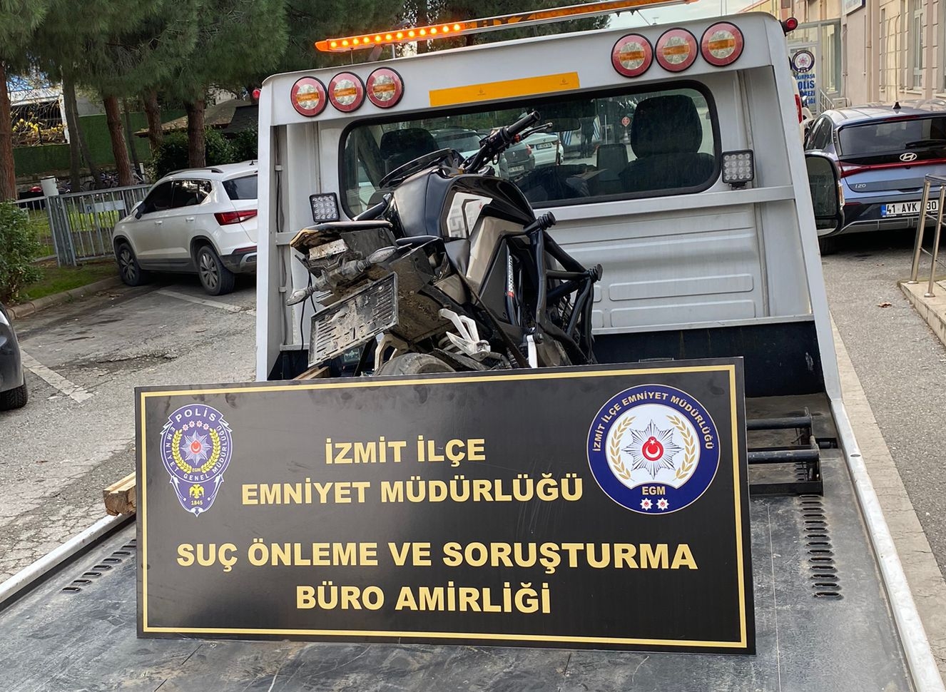 Kocaeli'de trafik güvenliğini tehlikeye düşüren motosikletliye 39 bin 716 lira ceza kesildi