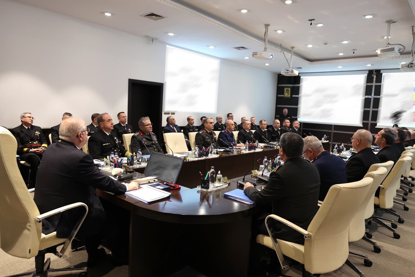 Bakan Güler başkanlığında 'Deniz Kuvvetleri Komutanlığı Yıllık Komutanlar Toplantısı' yapıldı