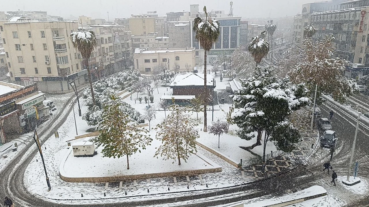 Şanlıurfa'da kar yağışı nedeniyle eğitime 1 gün ara verildi