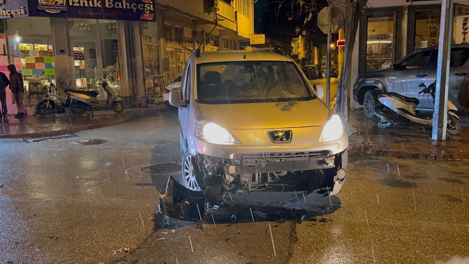 Bursa'da Trafik Kazası: Motosiklet Sürücüsü Hastanelik Oldu