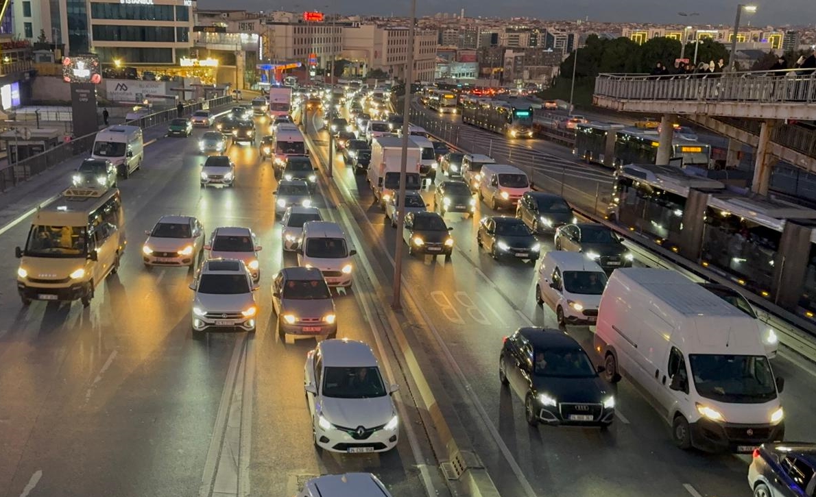 İstanbul'da yılın son gününde trafik yoğunluğu yüzde 74'e çıktı
