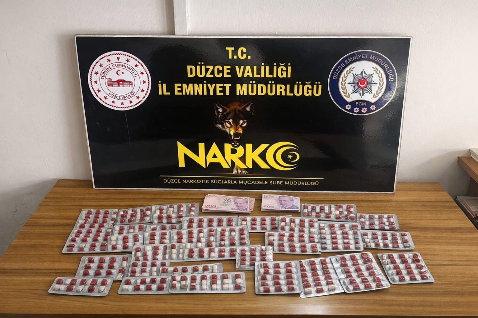 Düzce Polisi'nden Uyuşturucu Tacirlerine Operasyon