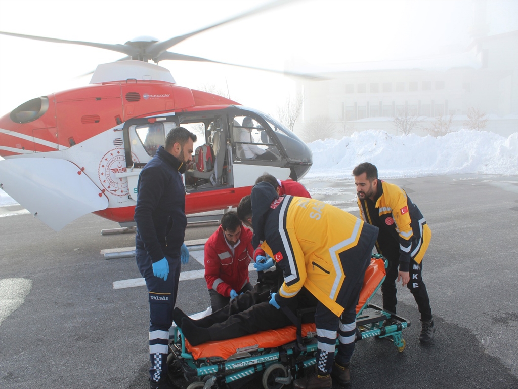 Bitlis'te ambulans helikopterle KOAH hastasına zamanında müdahale