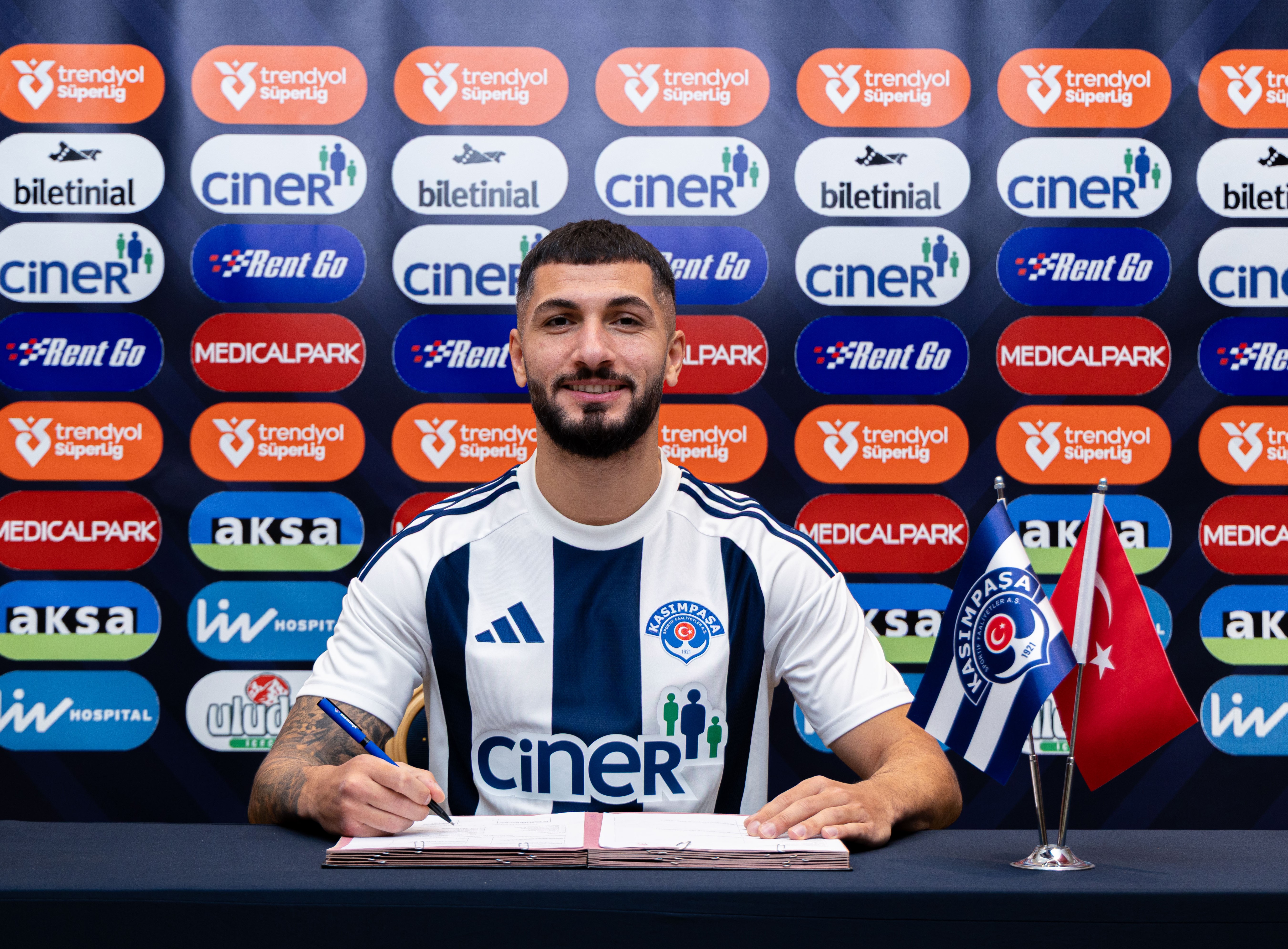 Tecrübeli Futbolcu Kamil Ahmet Çörekçi Kasımpaşa'da