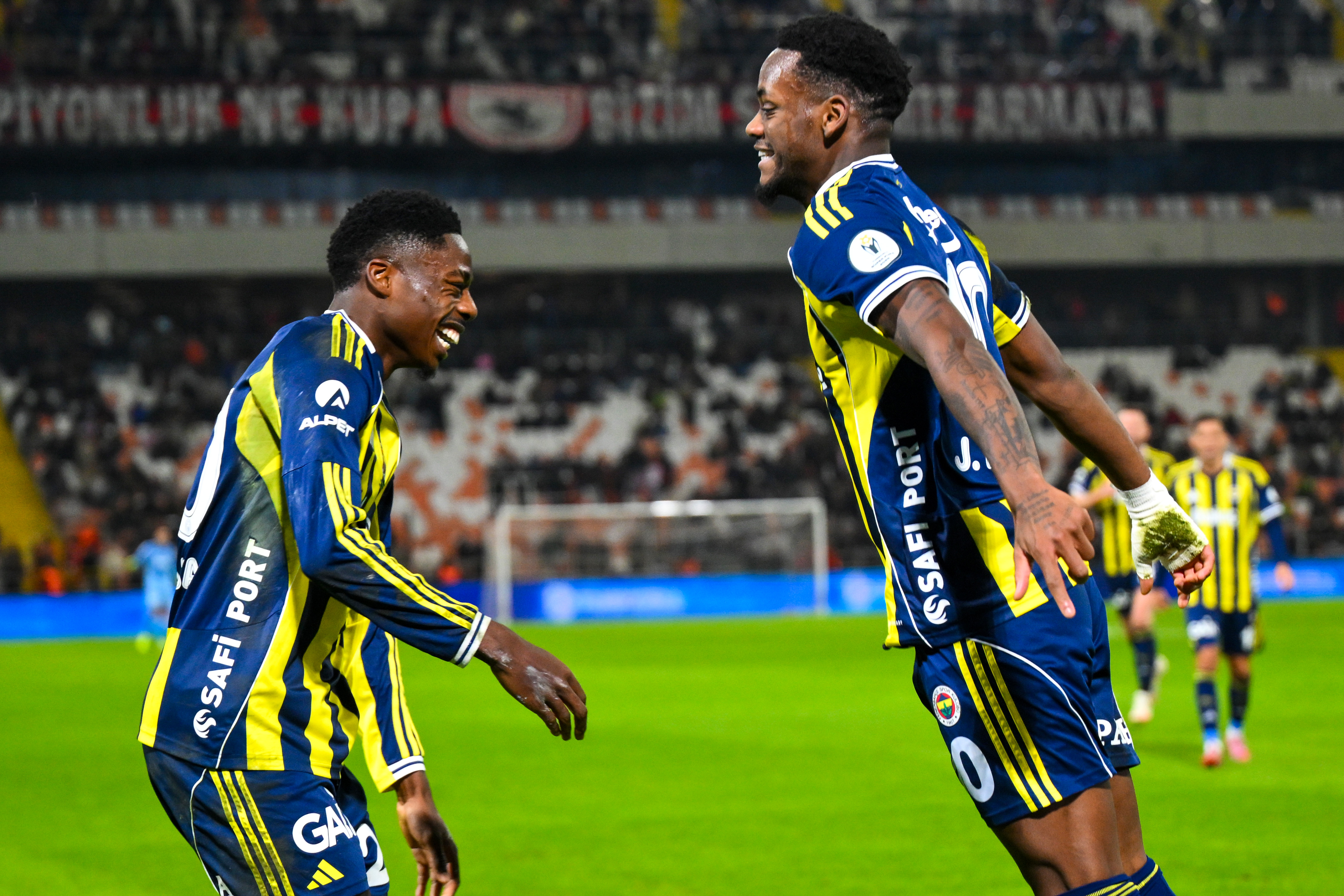 Fenerbahçe Samsunspor'u Geçerek Süper Kupa'da Finalde!