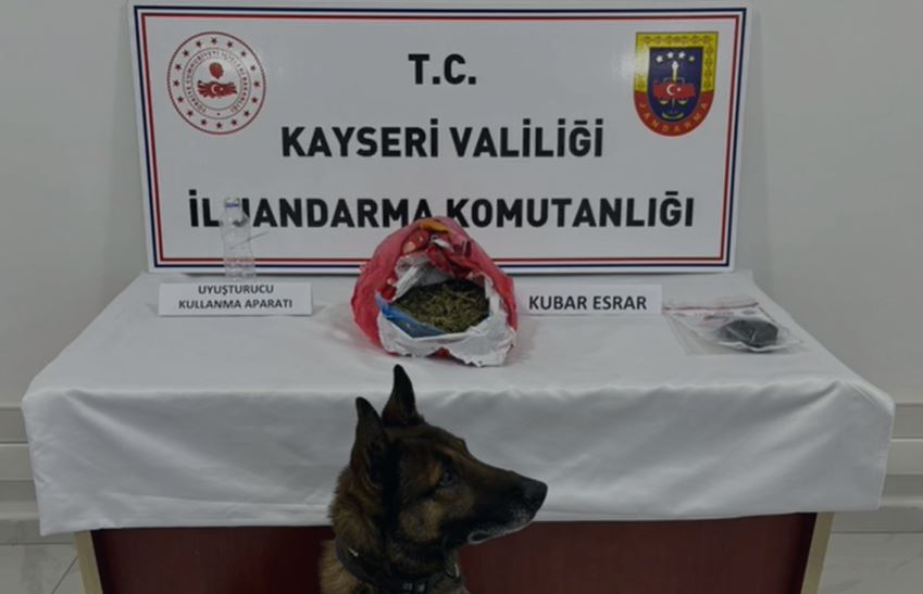 Kayseri'de saman balyaları arasında 1,4 kilo esrar ele geçirildi