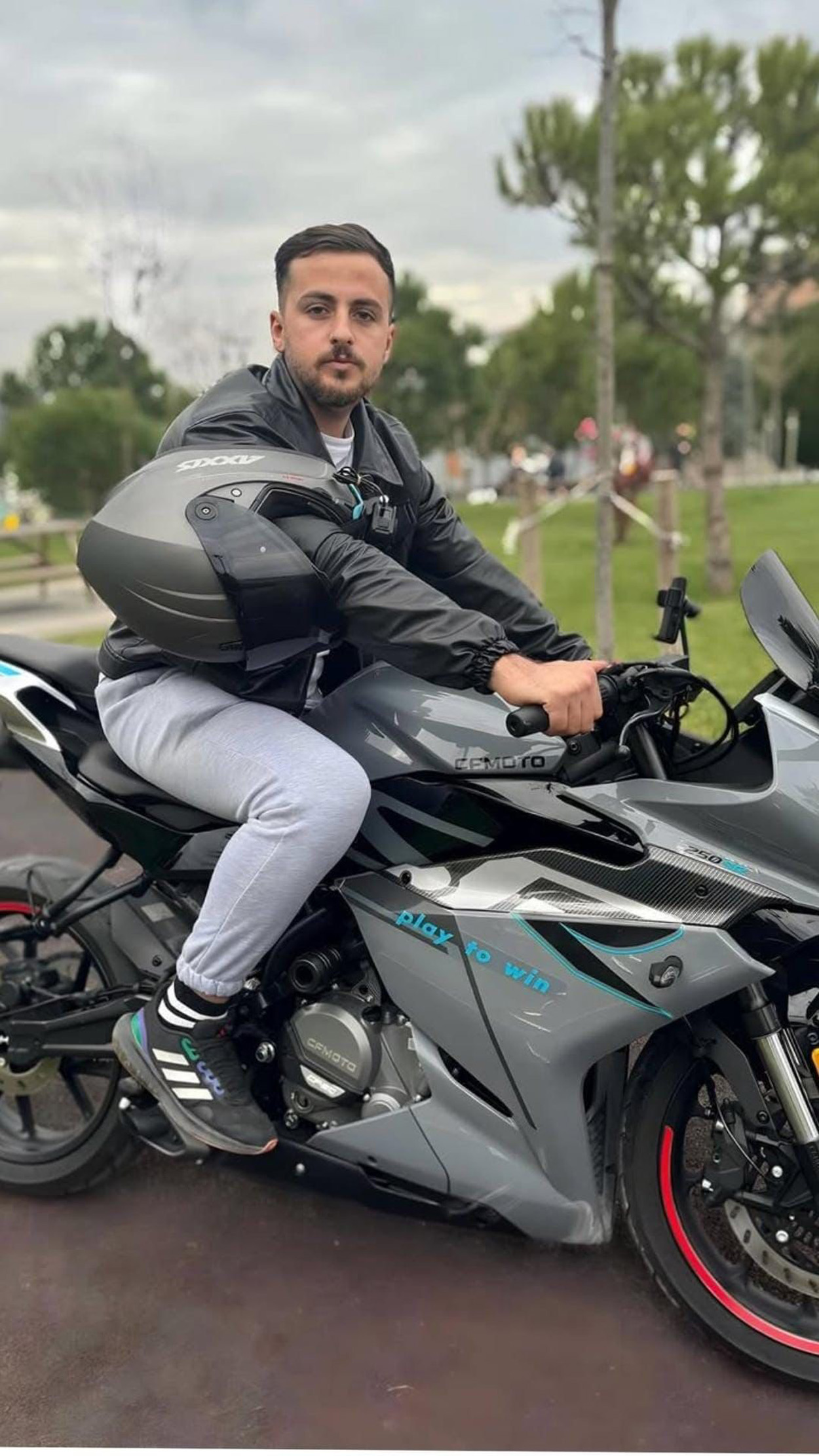 Motosikletli Sürücü Direksiyon Hakimiyetini Kaybetti, Denize Düştü