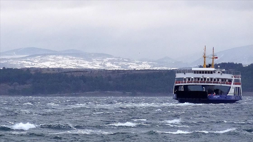 Olumsuz hava feribot seferlerini durdurdu: Gökçeada ve Bozcaada'ya ulaşım yok