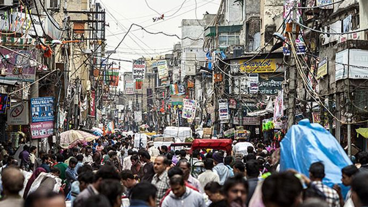 Hindistan'da ilginç hırsızlık önlemi! Yüzü görünmeyen içeri alınmayacak 