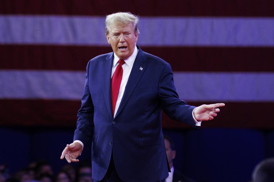 Trump'tan Venezuela açıklaması: Petrol şirketleri 100 milyar dolar harcayacak