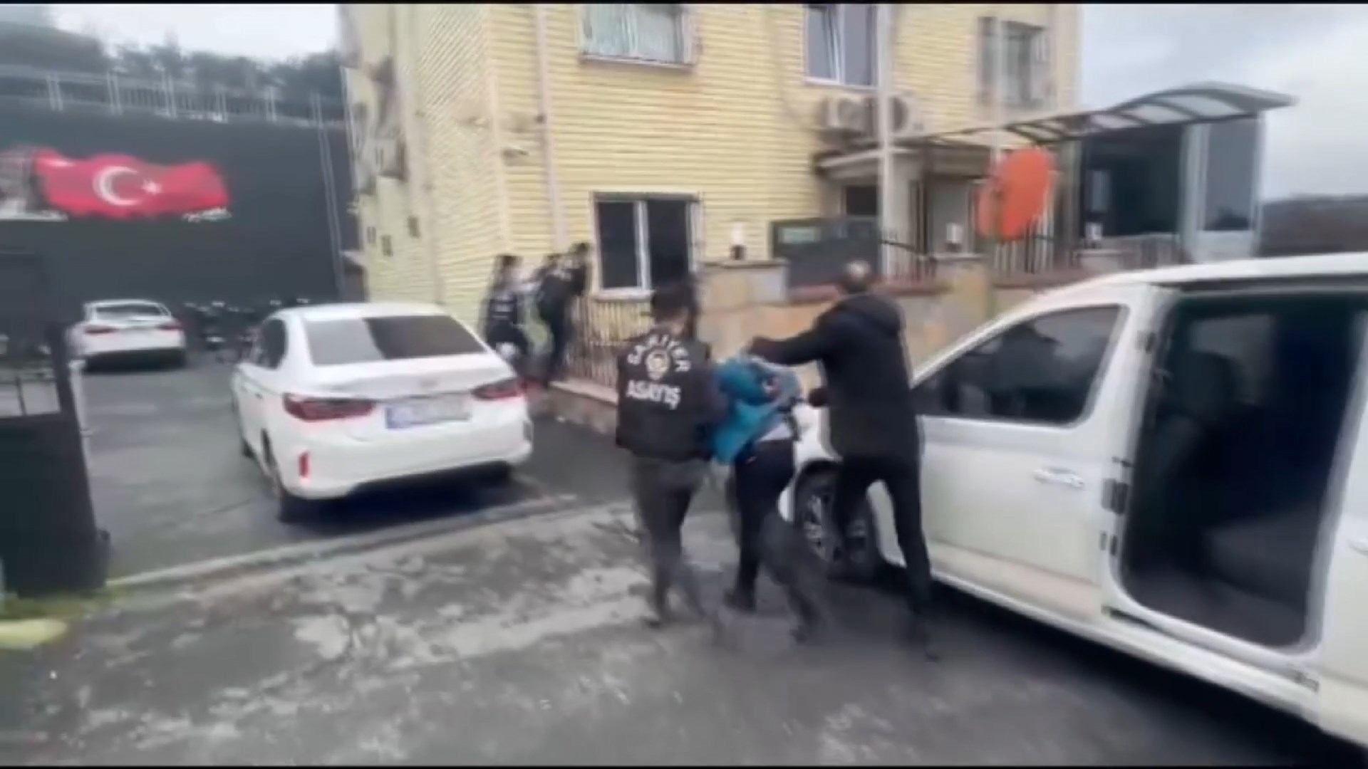 İstanbul- Sarıyer'de iş yerini kurşunlayan şüpheli yakalandı