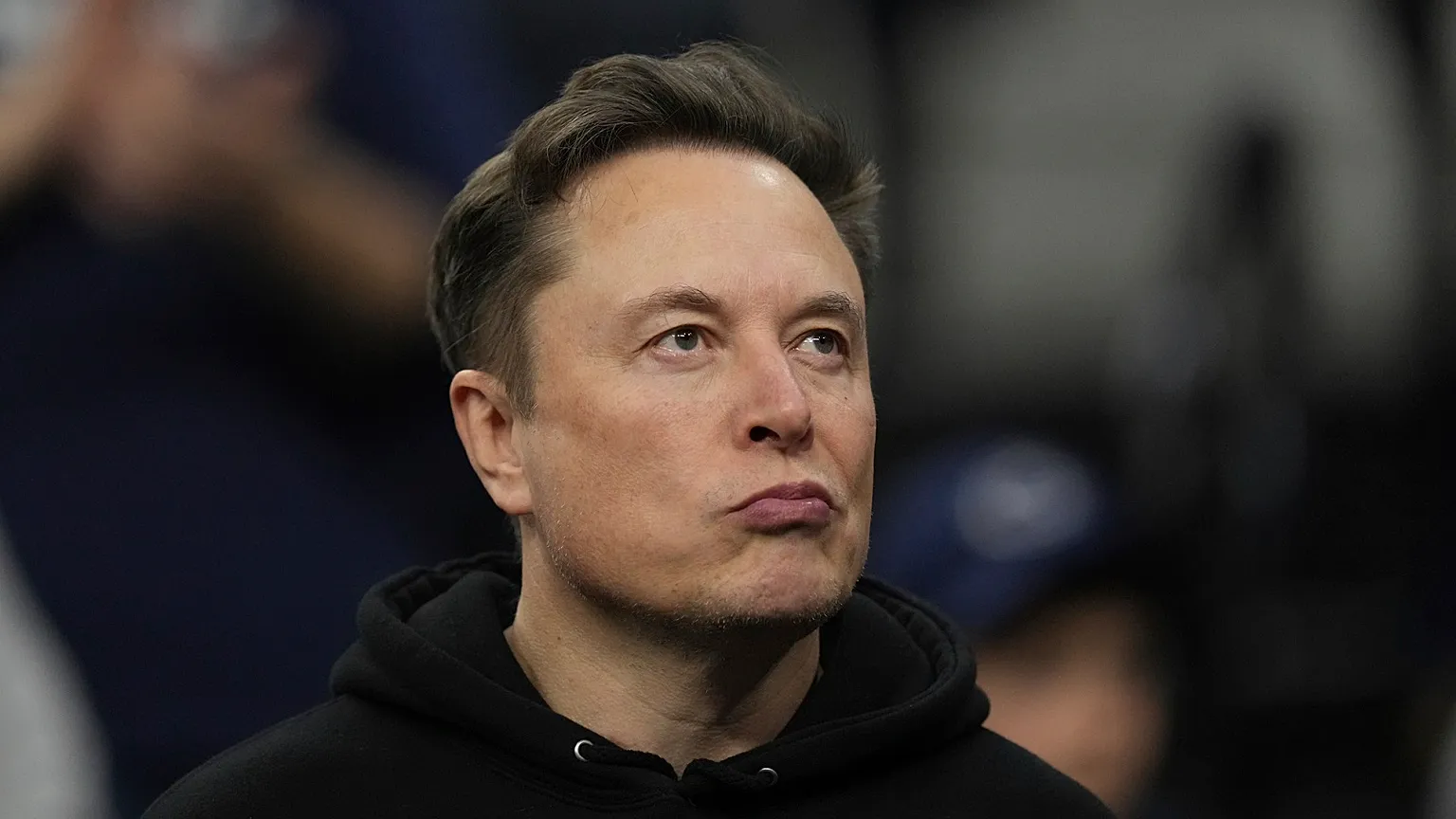 Elon Musk'tan Grok Tartışmalarına Sert Yanıt: 'Sansür İçin Bahane Aranıyor'
