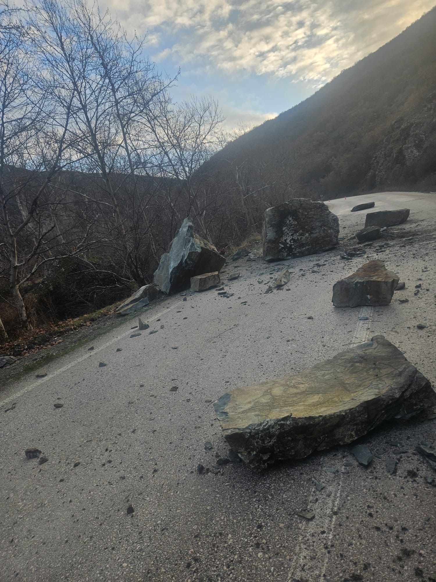 Tokat'ta heyelan nedeniyle kapanan yol ulaşıma açıldı