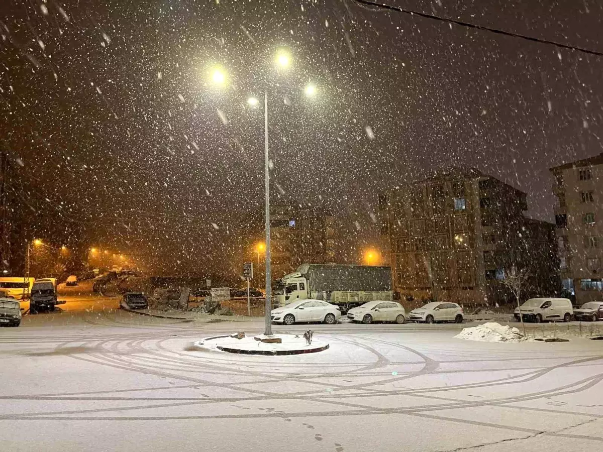 Adıyaman'ın 3 ilçesinde olumsuz hava koşulları nedeniyle eğitime 1 gün ara verildi