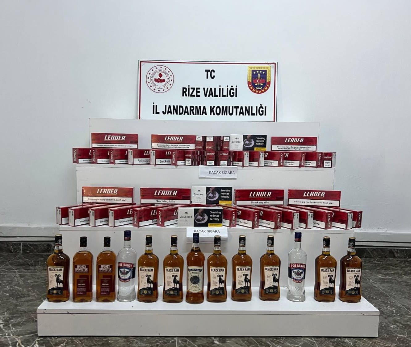 Rize'de kaçakçılık operasyonunda kaçak sigara ve alkol ele geçirildi
