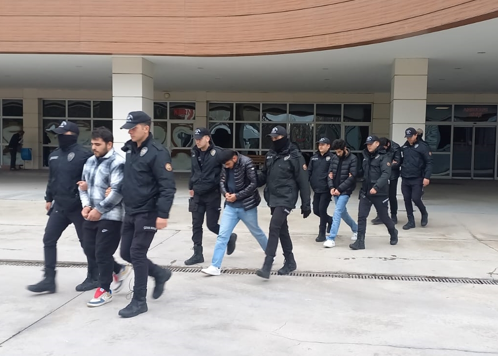 Manisa merkezli 6 ilde DEAŞ operasyonunda 7 kişi yakalandı