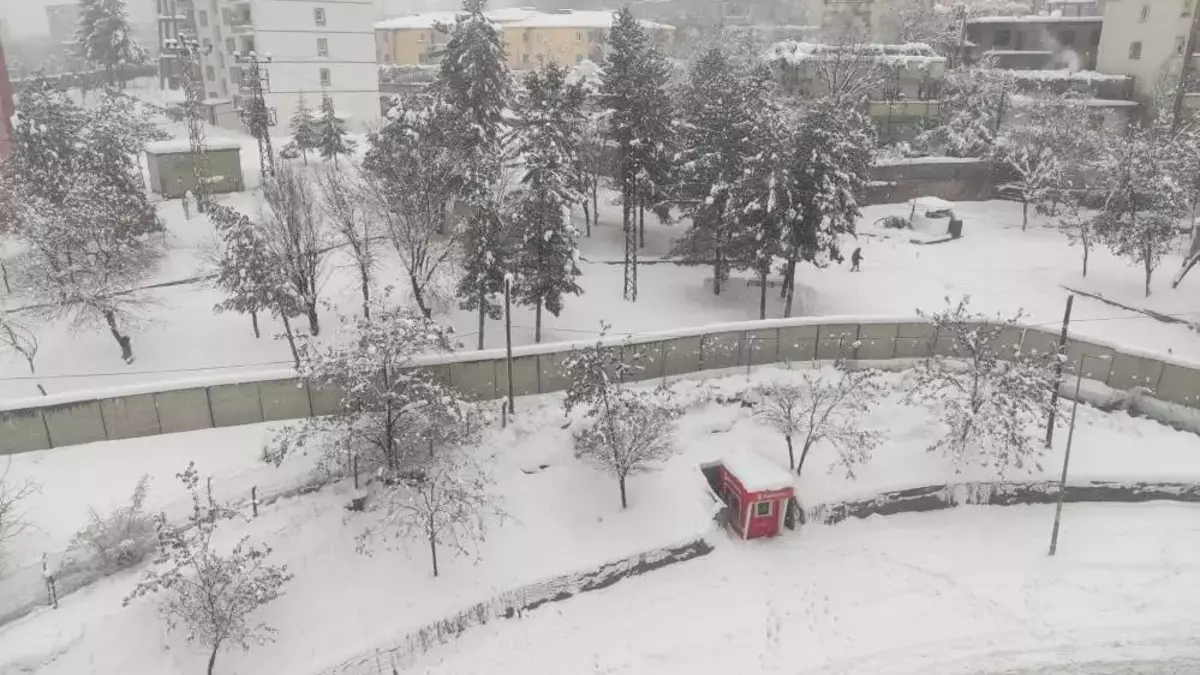 Batman'ın iki ilçesinde olumsuz hava koşulları nedeniyle eğitime 1 gün ara verildi