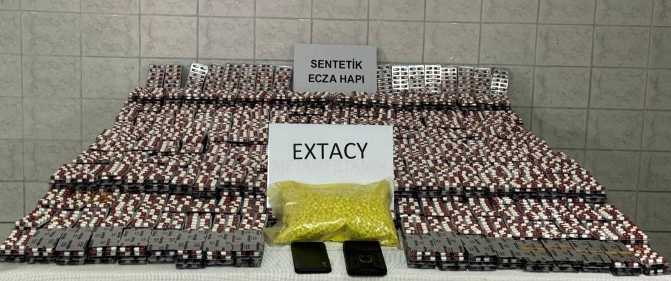 Çorlu'da 33 bin uyuşturucu hap ele geçirilen otomobildeki 2 şüpheli tutuklandı