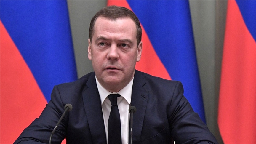 Medvedev'den Trump'a Grönland Çağrısı: 'Rusya'ya Katılmadan Alın'
