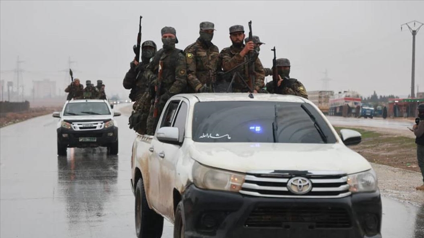 Suriye ordusu Deyr Hafir'de YPG/SDG hedeflerini vuruyor