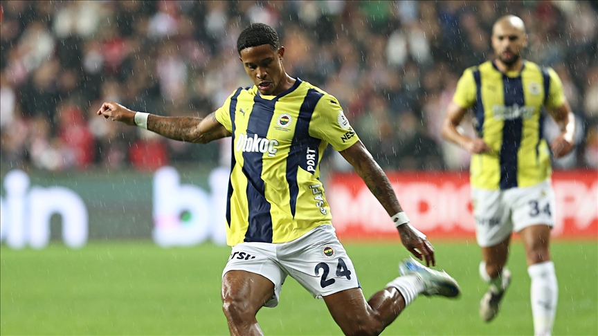 PFDK'dan Fenerbahçeli Oosterwolde'ye Men ve Para Cezası